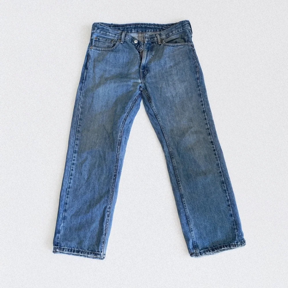 Levi's medium blue wash 505 relaxed fit jeans 32W 30L - Picture 3 of 5